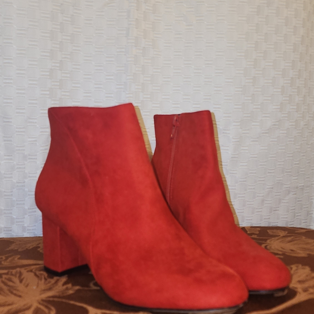 Women's Red Suede Heeled Ankle Boots Zipper Holiday Ankeboot Booties - Picture 3 of 6